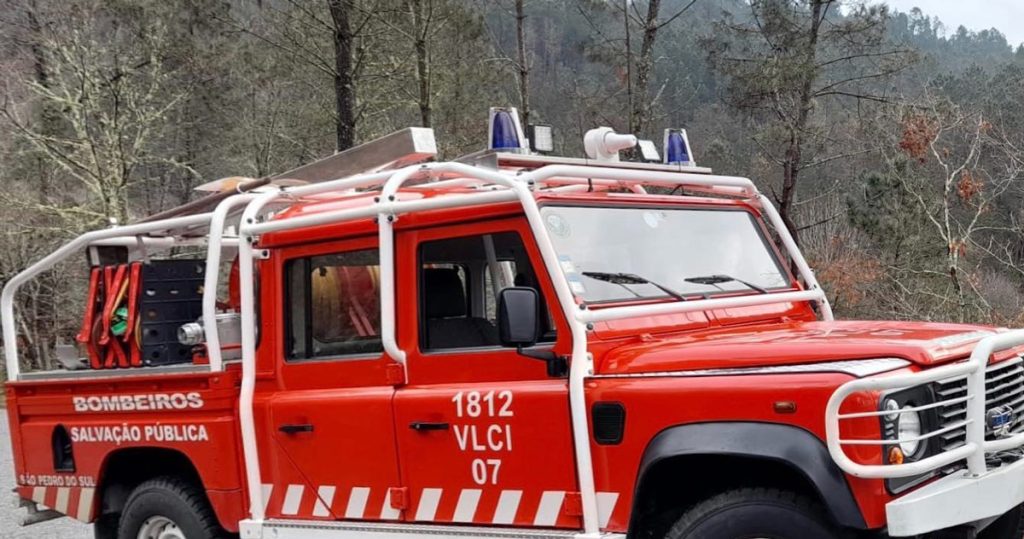  Homem cai de telhado e fica gravemente ferido em São Pedro do Sul - Jornal do Centro