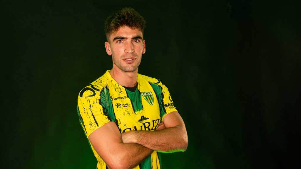  Médio espanhol Iker Undabarrena assina pelo CD Tondela até 2023 - Jornal do Centro