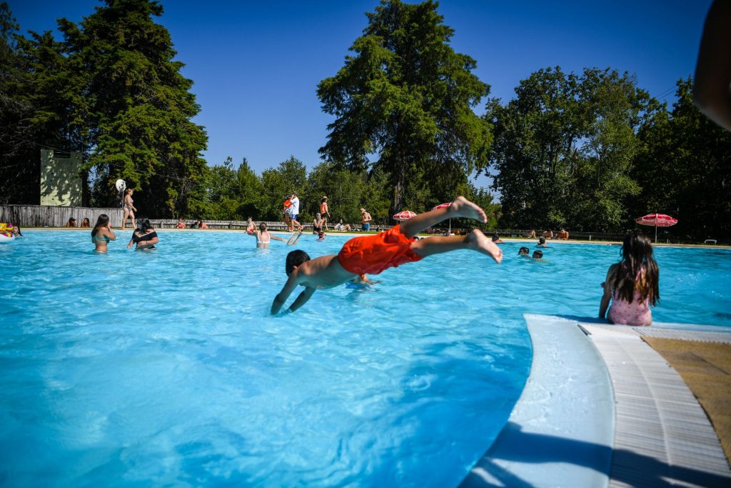  GNR apela à supervisão de crianças nas piscinas e praias - Jornal do Centro