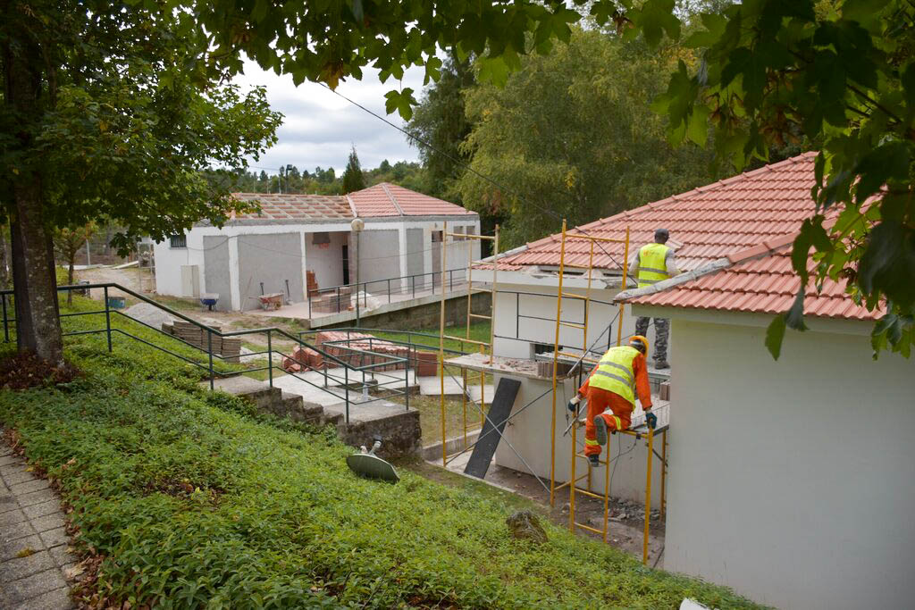  Centro de Acolhimento ao Turista de Natureza está a ganhar forma - Jornal do Centro
