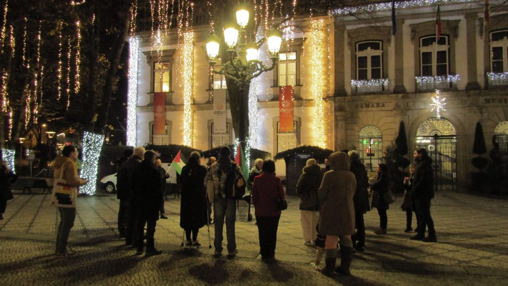  Viseu: vigília pela Palestina juntou cerca de duas dezenas de pessoas no Rossio - Jornal do Centro