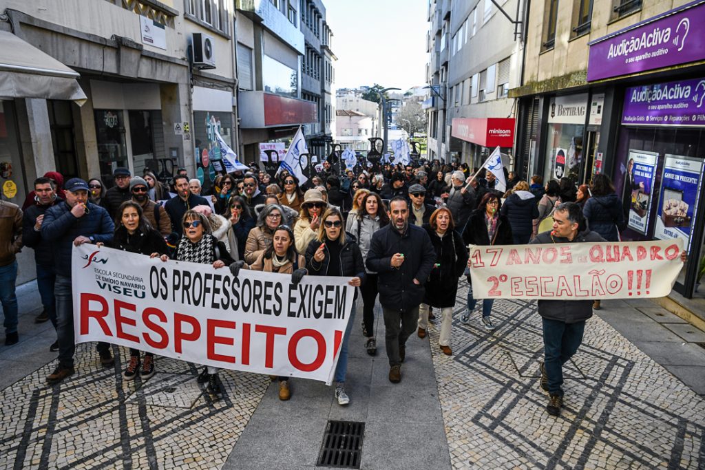  Professores em greve manifestam-se no Rossio (Viseu) esta terça-feira - Jornal do Centro