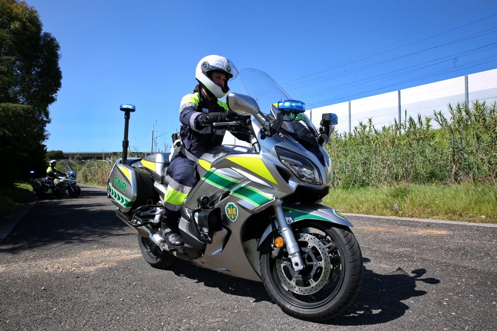  Operação da PSP, GNR e ANSR apela ao uso do cinto de segurança e do capacete - Jornal do Centro