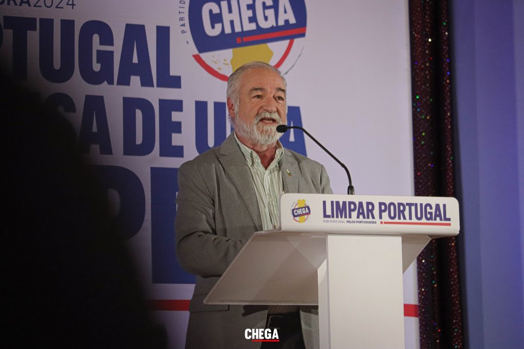  Eleições: ao volante ou de microfone na mão, Tilly pede dois deputados do Chega em Viseu - Jornal do Centro