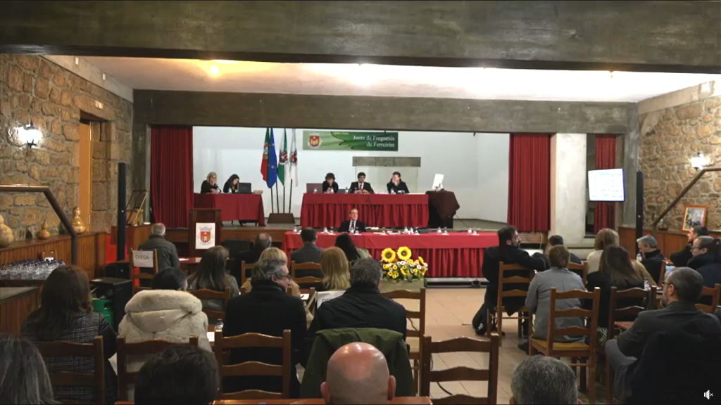  Assembleia Municipal de Lamego aprova moção pela valorização das mulheres - Jornal do Centro