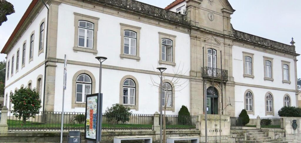  Avaliação dos funcionários da Câmara de Cinfães com atrasos “significativos”, acusa PSD - Jornal do Centro
