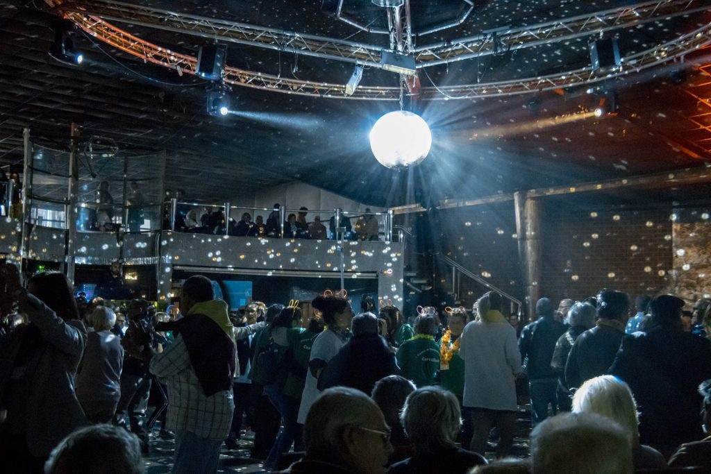  Mais de 500 idosos com “matiné” em discoteca de Viseu - Jornal do Centro