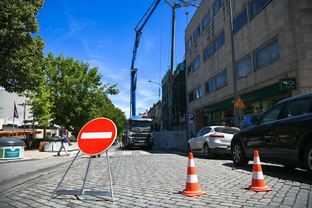  Viseu: obra na Rua Alexandre Herculano corta trânsito até quarta-feira - Jornal do Centro
