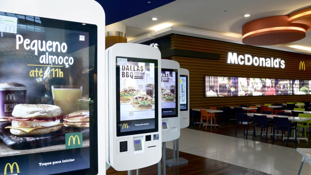  Empresa de Mangualde faz as novas fardas da McDonald’s - Jornal do Centro