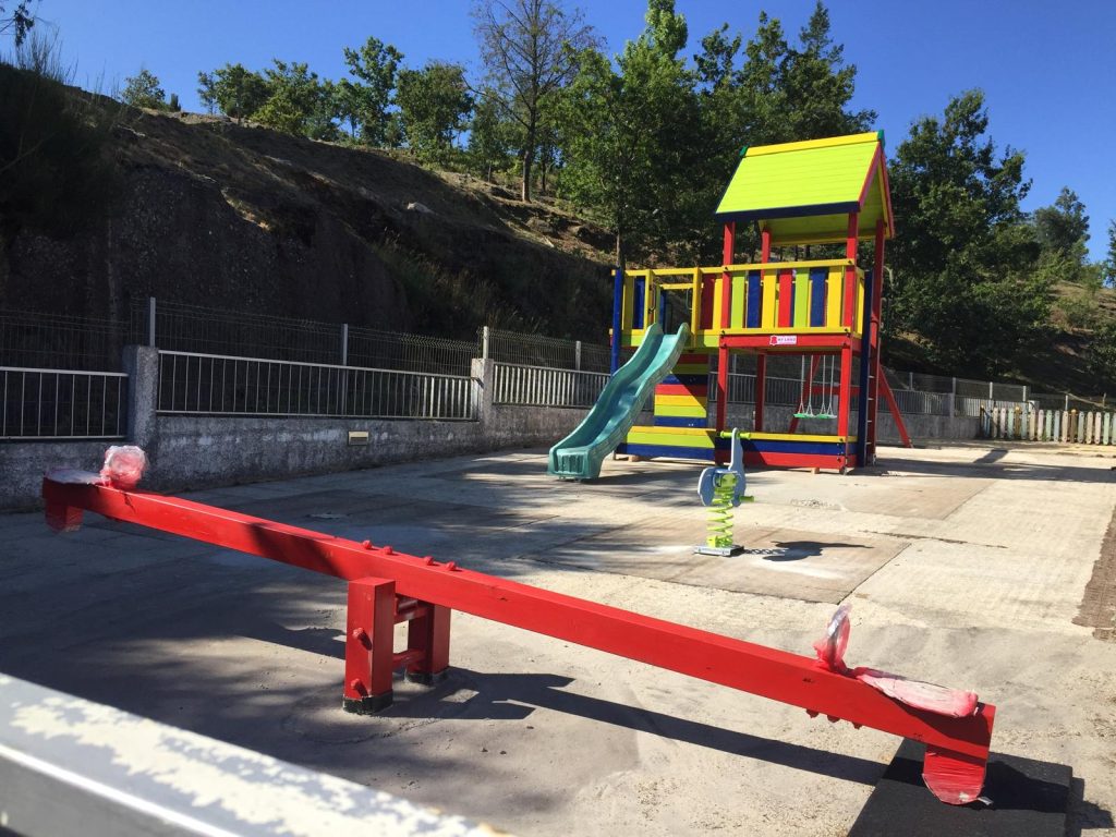  Parques renovados em jardins de infância de Oliveira de Frades - Jornal do Centro