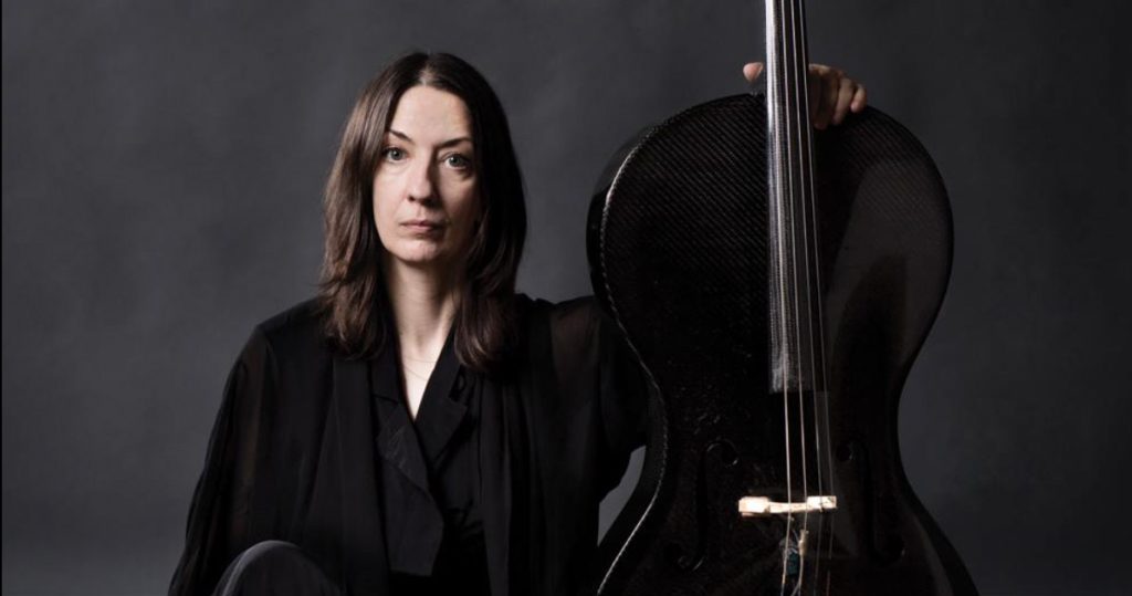  Música e vídeo juntos em concerto de Julia Kent - Jornal do Centro