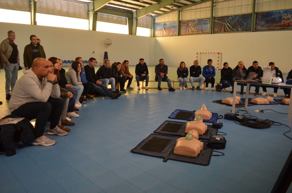  Formação para salvar vidas com desfibrilhadores decorre em Cinfães - Jornal do Centro