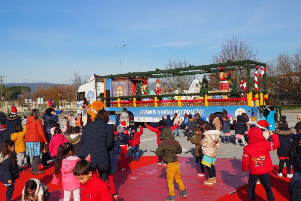  Camião leva o Pai Natal às escolas e instituições de Tondela - Jornal do Centro