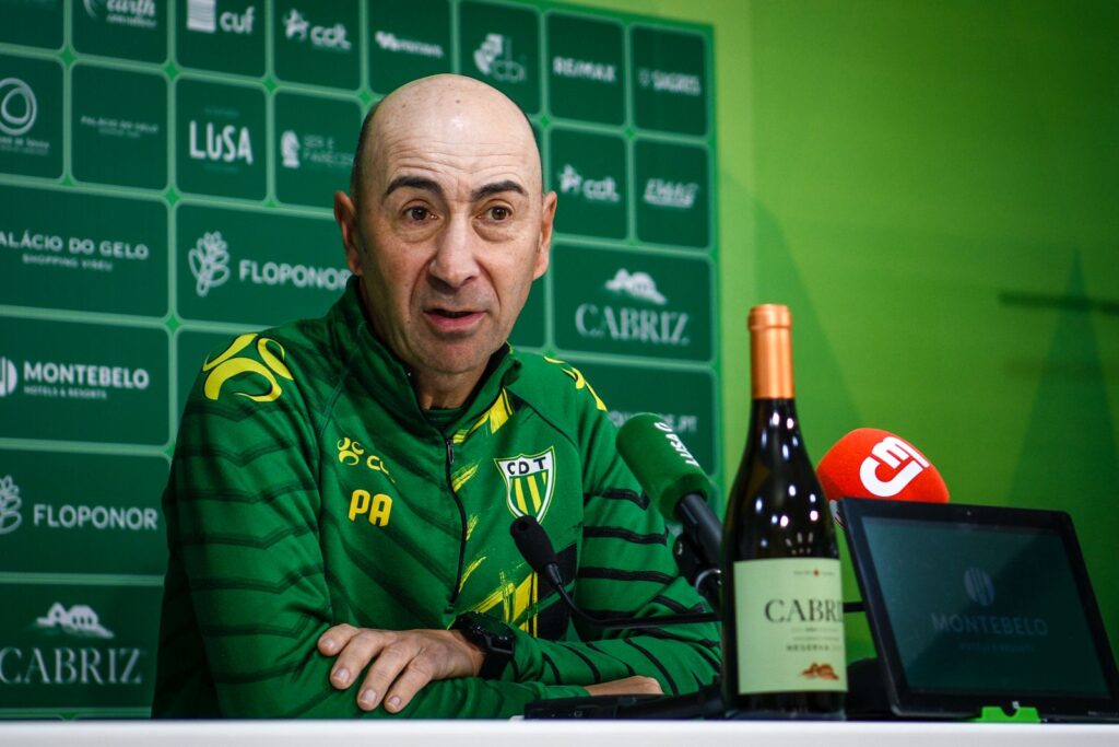 Treinador do Tondela quer “aproveitar a oportunidade” frente ao FC Porto - Jornal do Centro