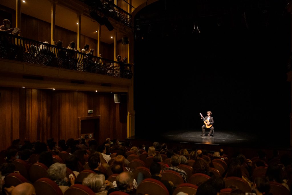  Português Francisco Almeida Luís vence concurso internacional de guitarra de Viseu - Jornal do Centro