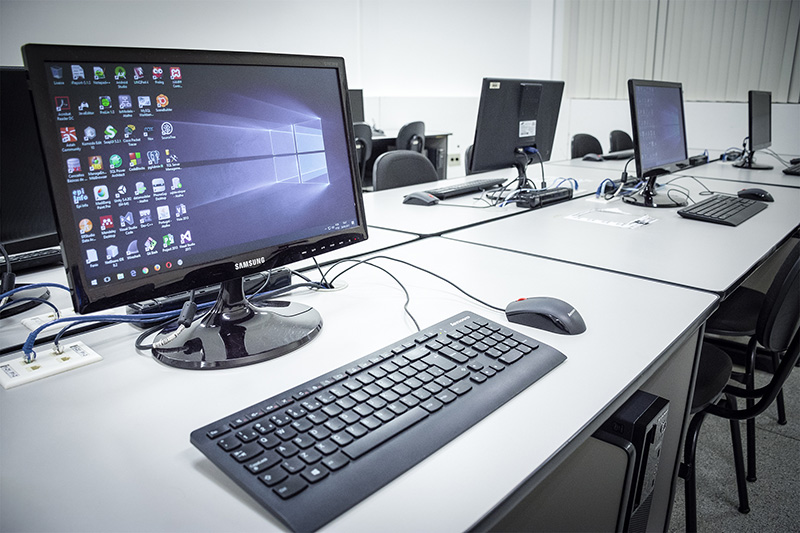  Professores iniciam greve à manutenção e de apoio técnico às provas digitais - Jornal do Centro