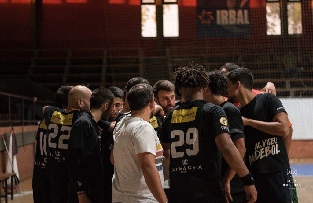  Andebol: Académico de Viseu venceu o Sismaria e continua invicto na Segunda Divisão - Jornal do Centro