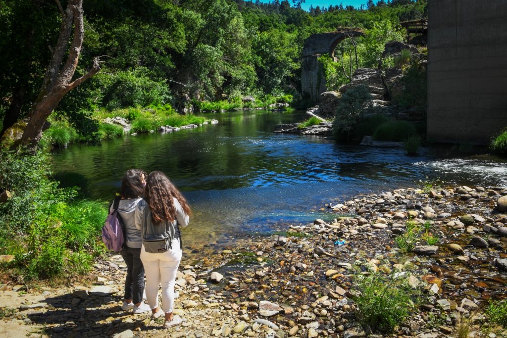 Alunos de Castro Daire voltam a monitorizar o rio Paiva - Jornal do Centro