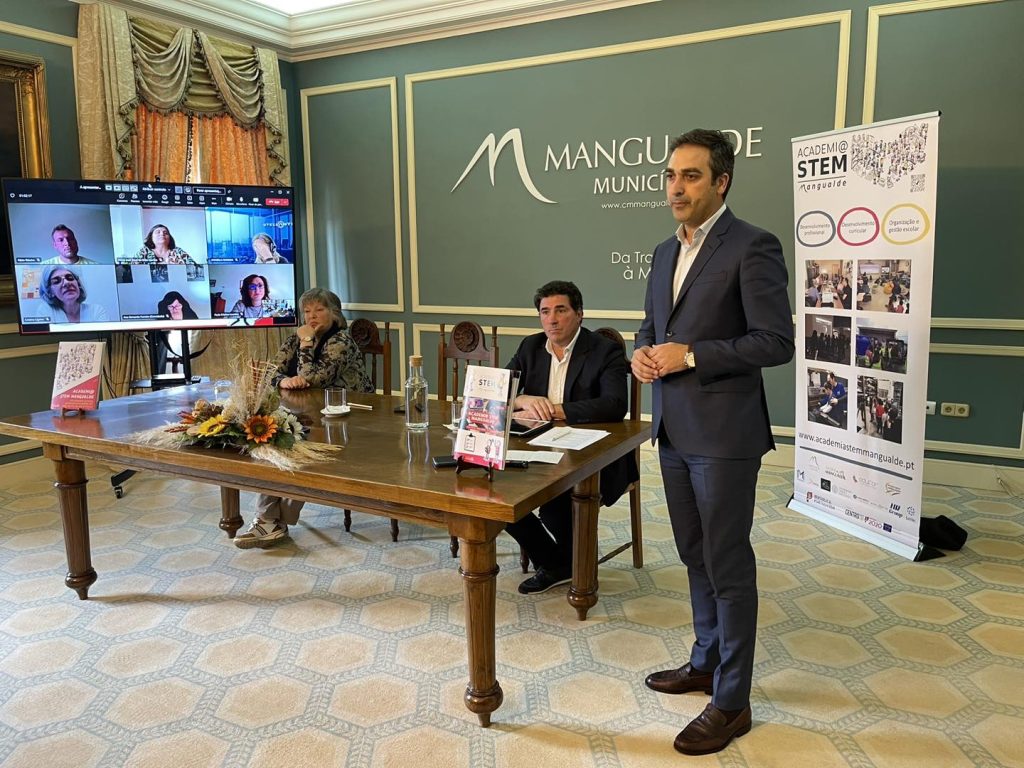  Agrupamento de Escolas de Mangualde distinguido por projeto de desenvolvimento curricular - Jornal do Centro