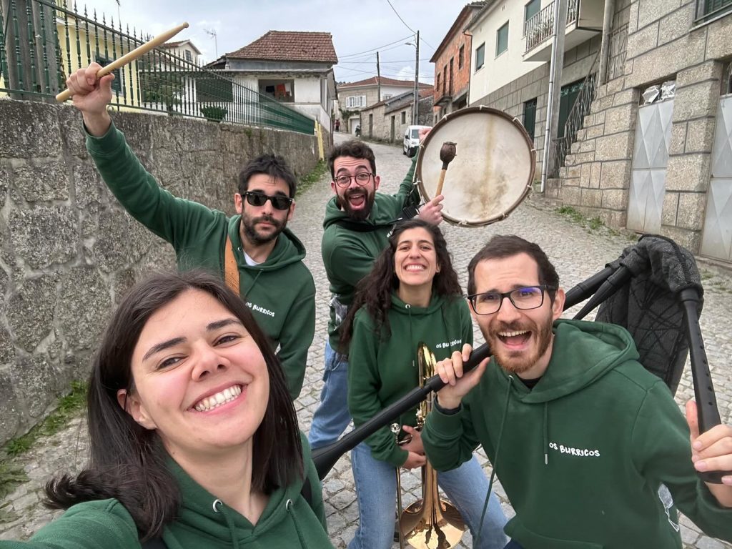  De aldeia em aldeia, Os Burricos levam música, festa e bailaricos a um Portugal mais rural - Jornal do Centro