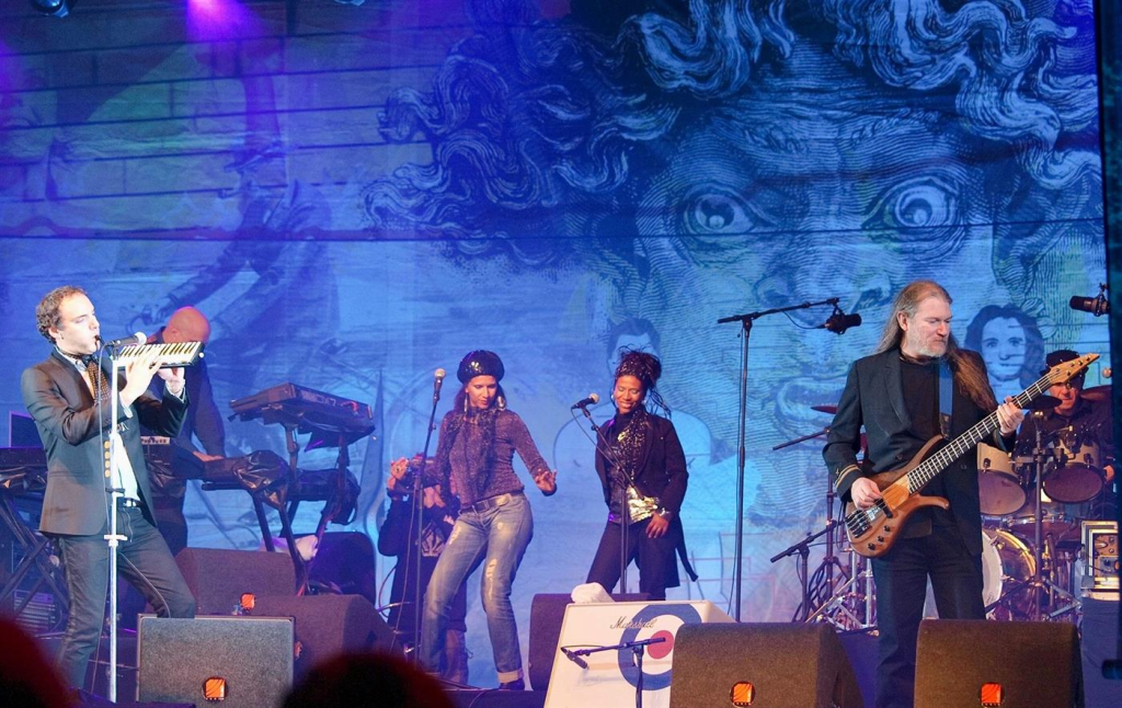  O regresso de Delfins este fim de semana na Feira de São Mateus - Jornal do Centro