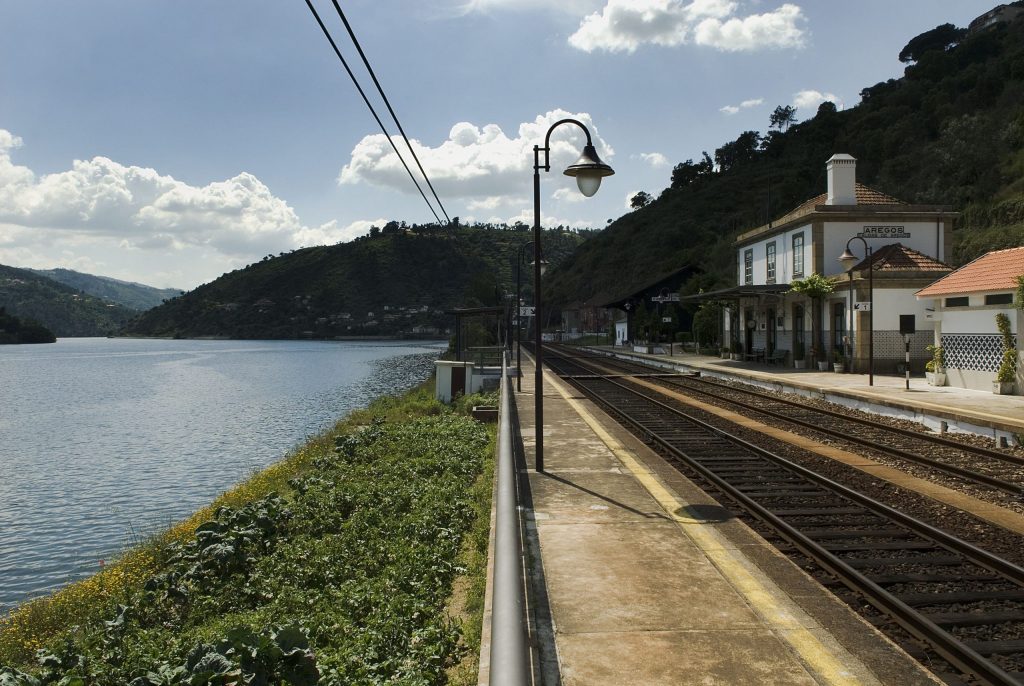 Mau tempo: Restabelecida circulação na Linha do Douro entre Aregos e Ermida - Jornal do Centro