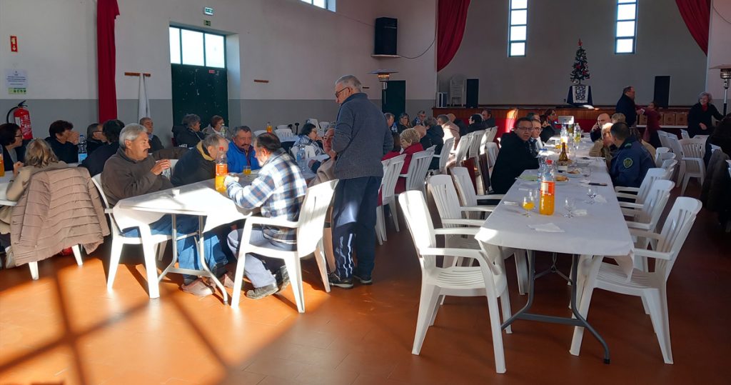  Seniores de Carregal do Sal reunidos em almoço de Dia de Reis - Jornal do Centro