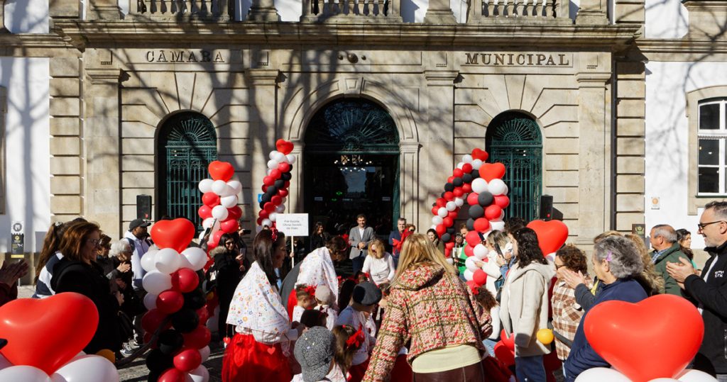  Viseu apresenta mascote da Cidade Europeia do Desporto no desfile de Carnaval - Jornal do Centro