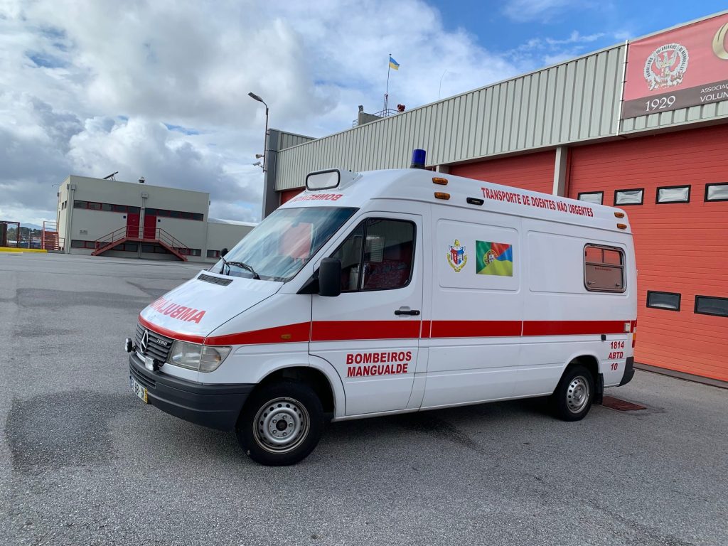  Ambulância dos Bombeiros de Mangualde já partiu para a Ucrânia - Jornal do Centro