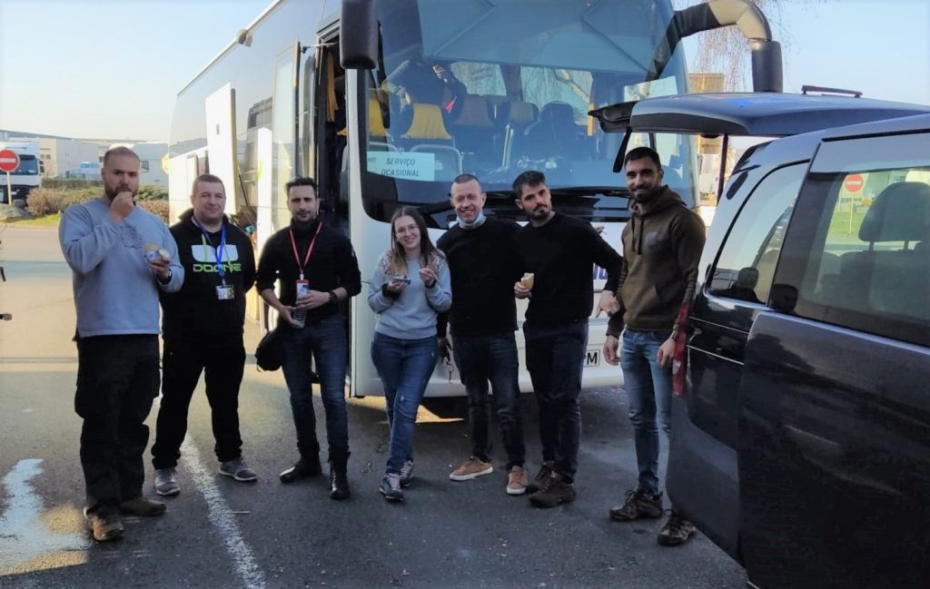  Ucrânia: Numa carrinha ‘movida a fé’ voluntários de Viseu estão a caminho da Polónia - Jornal do Centro