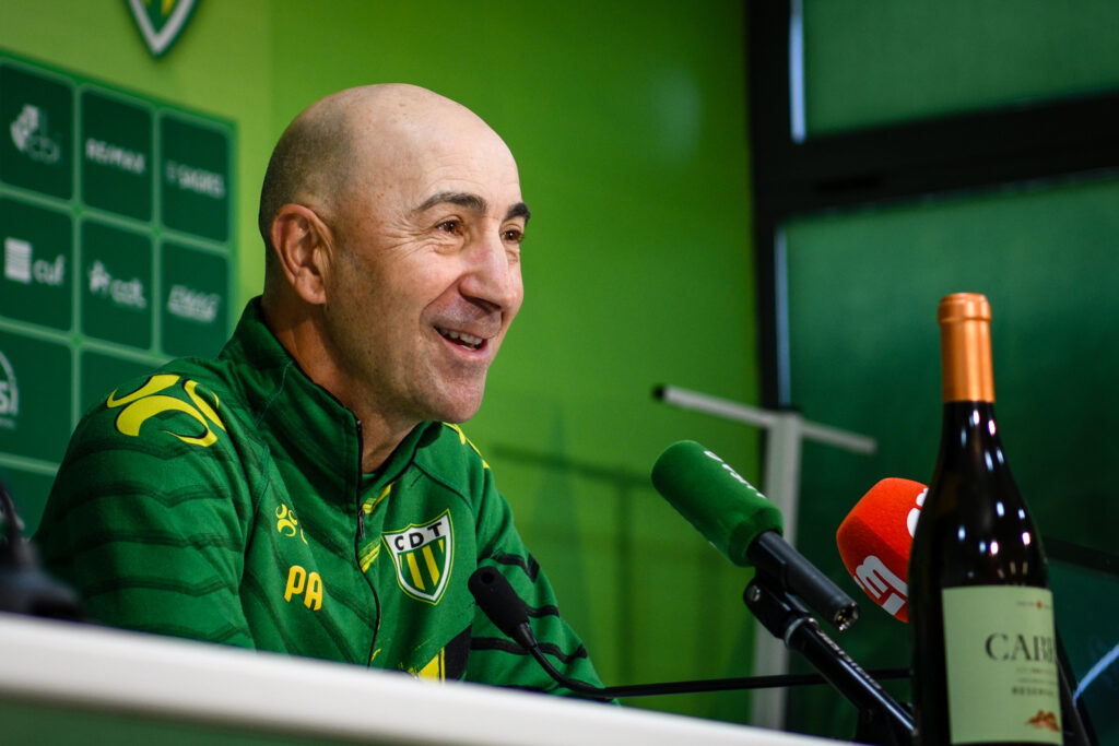  Pako Ayestarán satisfeito com o empate no Bessa - Jornal do Centro