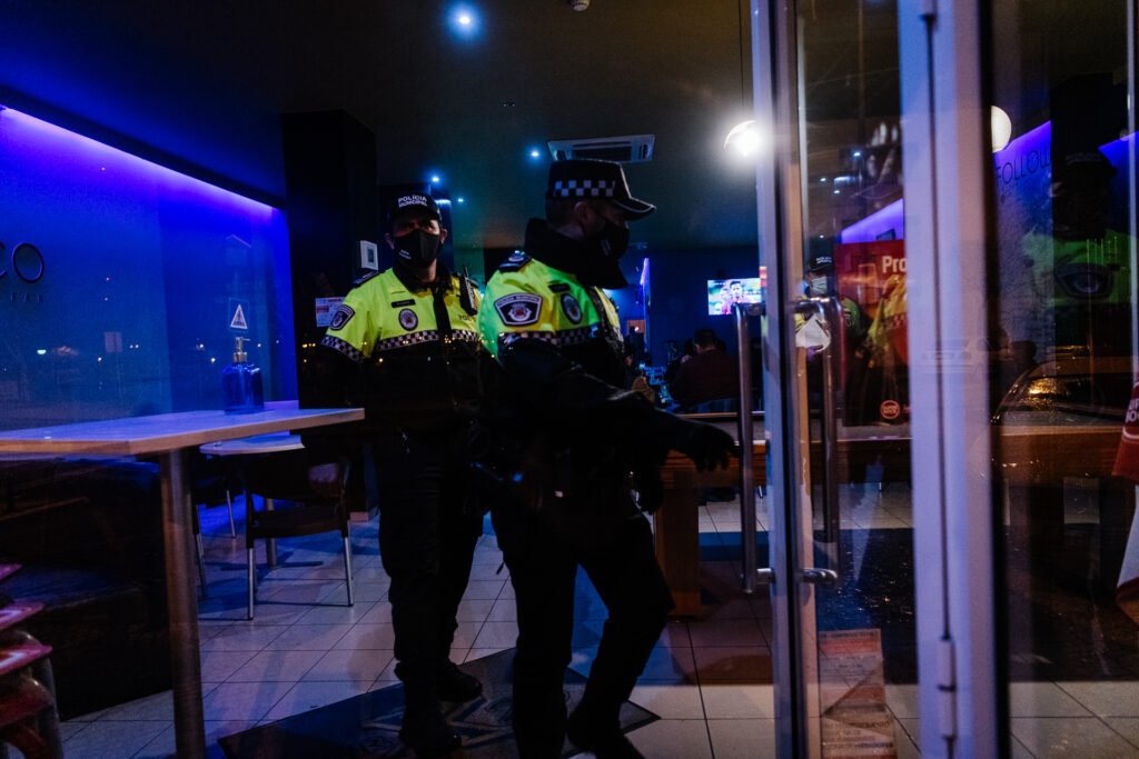  Uso de máscaras e consumo de álcool na via pública. Autoridades apertam cerco - Jornal do Centro