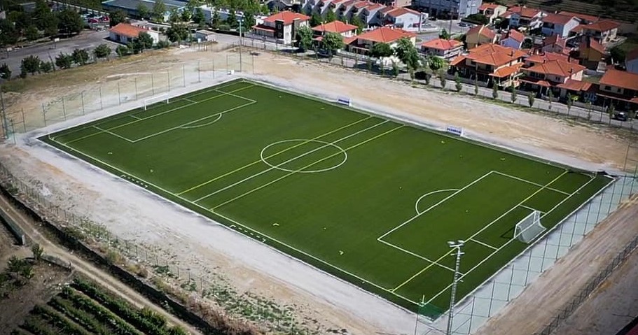  Concluídas obras no novo campo de futebol de S. João da Pesqueira - Jornal do Centro