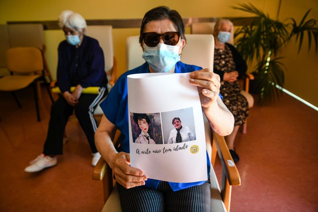  Na Associação Cultural, Recreativa e Social de Pascoal, há obras de arte no rosto dos utentes - Jornal do Centro