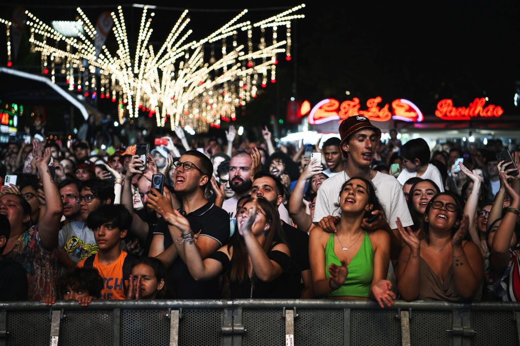  A noite da Passarola e de Fernando Daniel na Feira de S. Mateus - Jornal do Centro