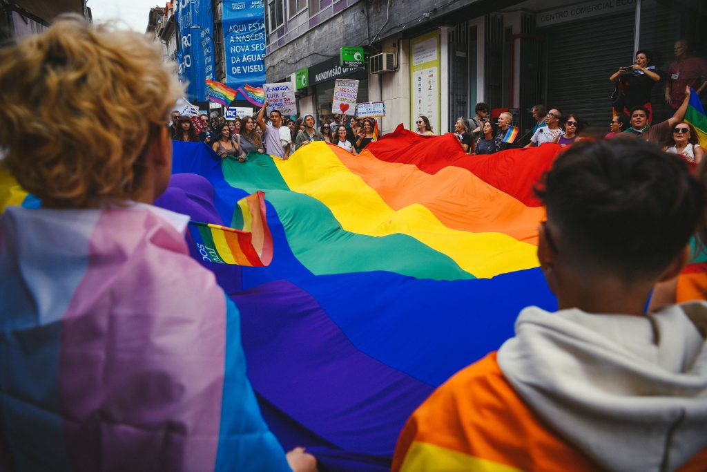  Bandeira LGBTQIA+ no Teatro Viriato. Plataforma Já Marchavas lamenta recusa da Câmara de Viseu - Jornal do Centro