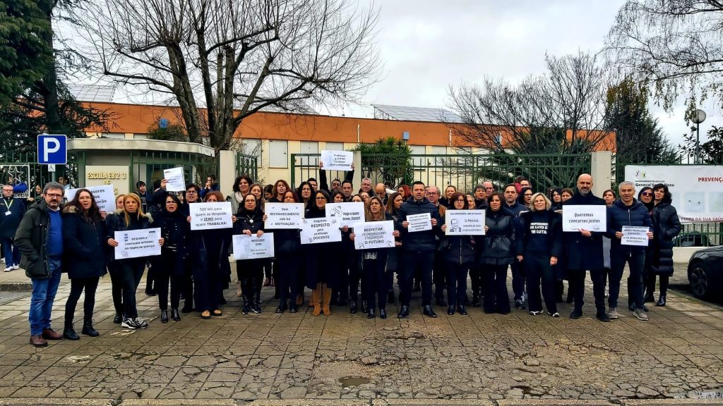  Greve de professores encerra escolas em Cinfães - Jornal do Centro
