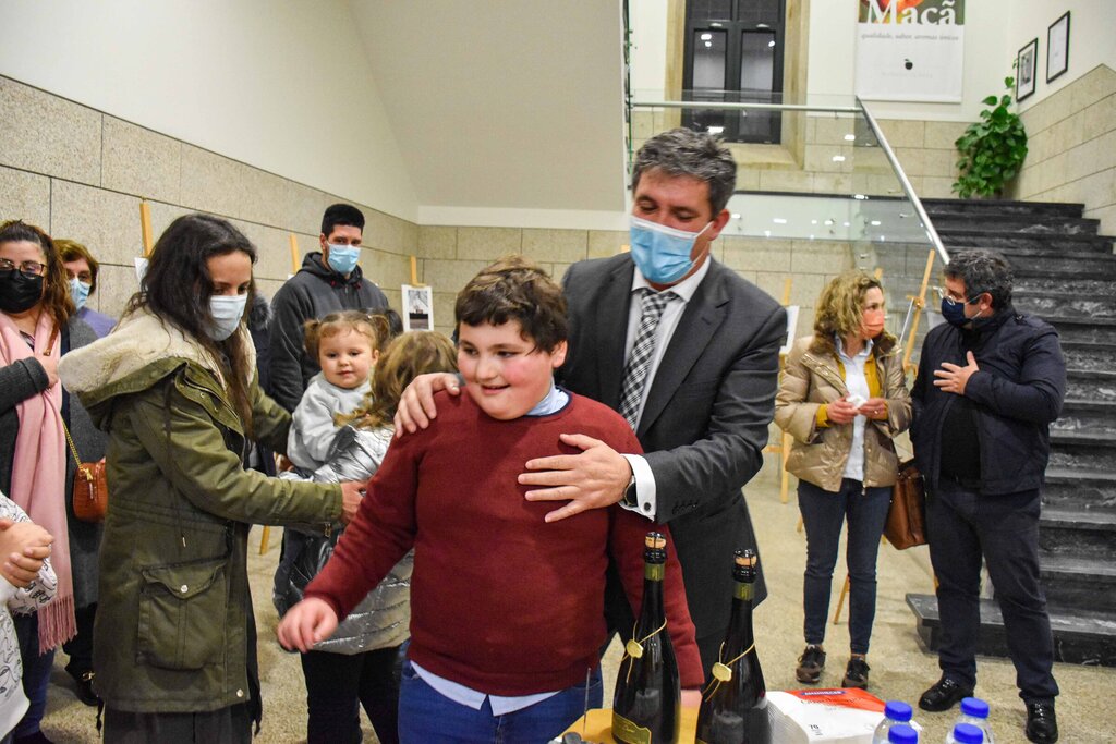  Gabi tem nove anos e já é ‘dono’ de uma exposição de fotografia aberta ao público - Jornal do Centro