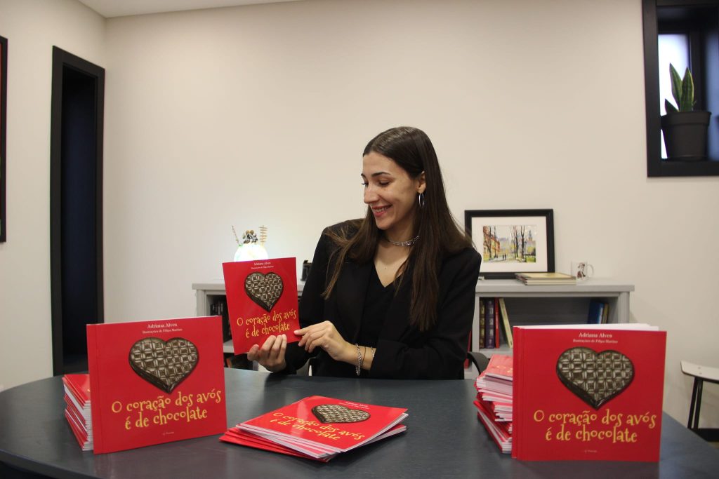  Escritora de Viseu lembra este sábado que ‘O coração dos avós é de chocolate’ - Jornal do Centro