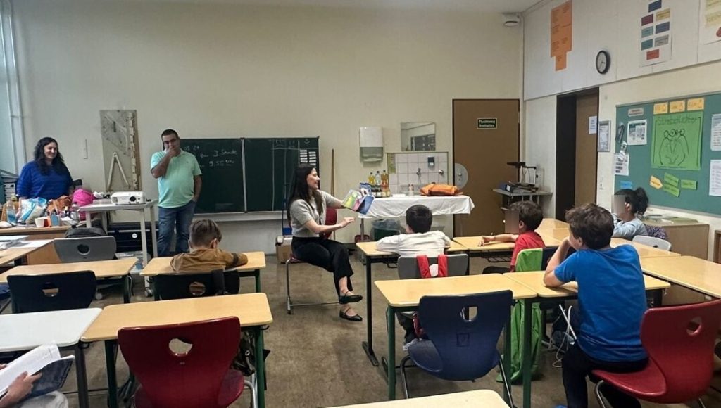 Biblioteca de Castro Daire leva escrita criativa e contos a alunos da Alemanha - Jornal do Centro