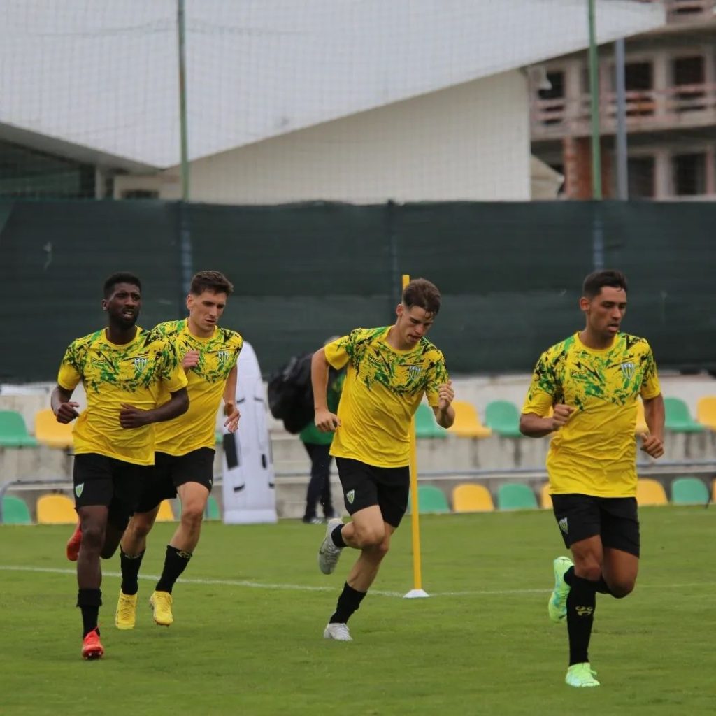  CDTondela: Pré-época com jogos frente à Académica de Coimbra e Canelas 2010 - Jornal do Centro