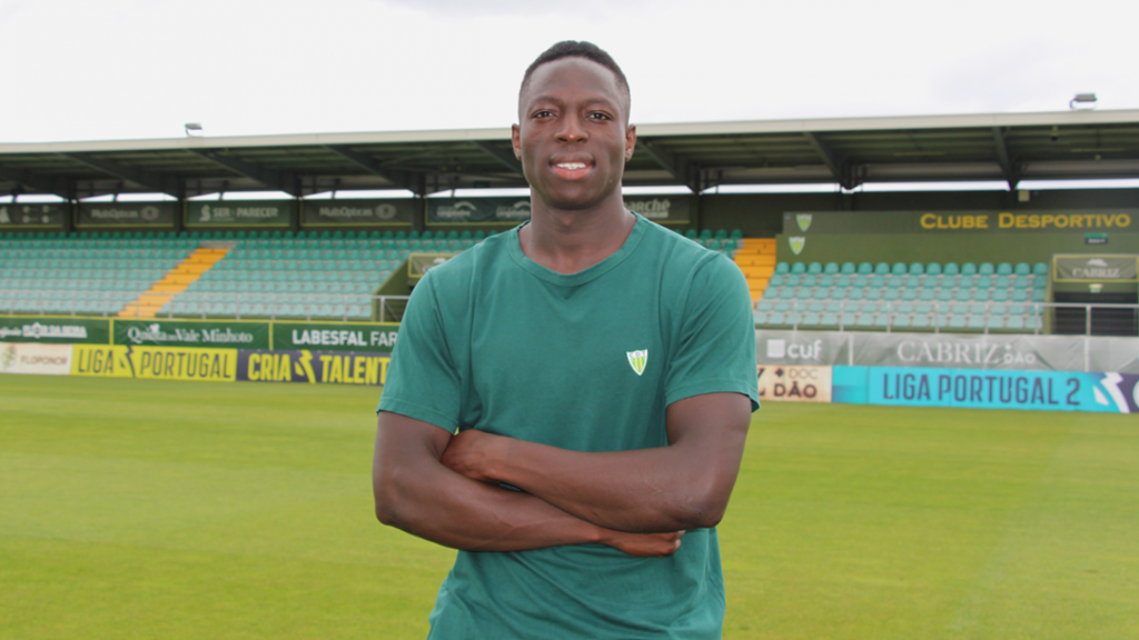  Lateral esquerdo Nor Maviram assina pelo Tondela - Jornal do Centro