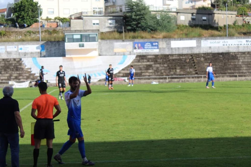  Jogo solidário entre CD Cinfães e Académico de Viseu rendeu 300 euros para o Desportivo