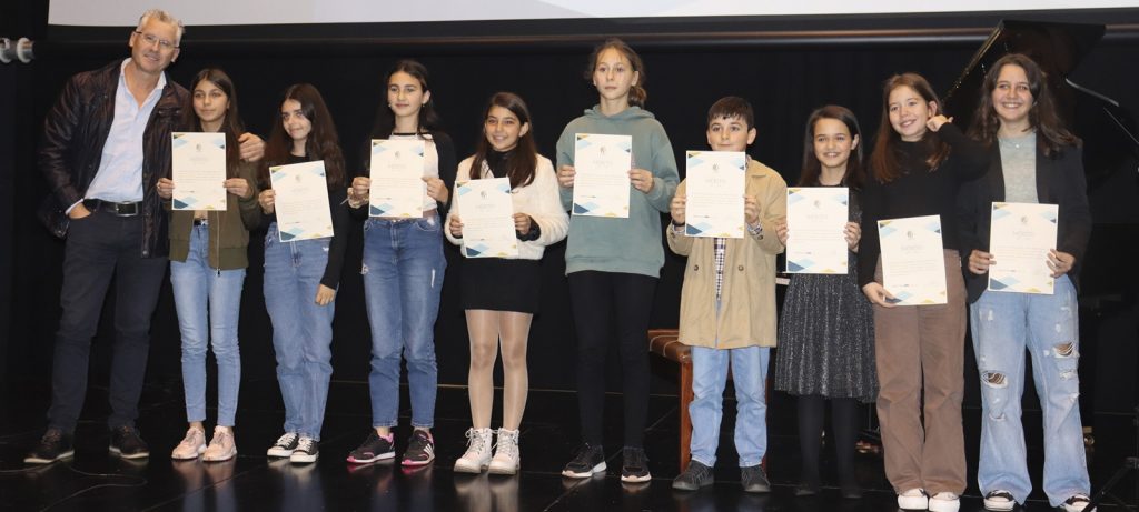  Cinfães: Mais de 100 alunos distinguidos pelo bom desempenho escolar - Jornal do Centro