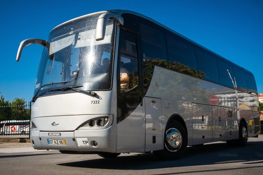  Autocarros de Cinfães dão boleia a quem vive fora do concelho - Jornal do Centro