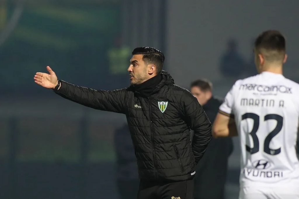  Taça da Liga: Treinador do Tondela “feliz” e “orgulhoso” da equipa - Jornal do Centro