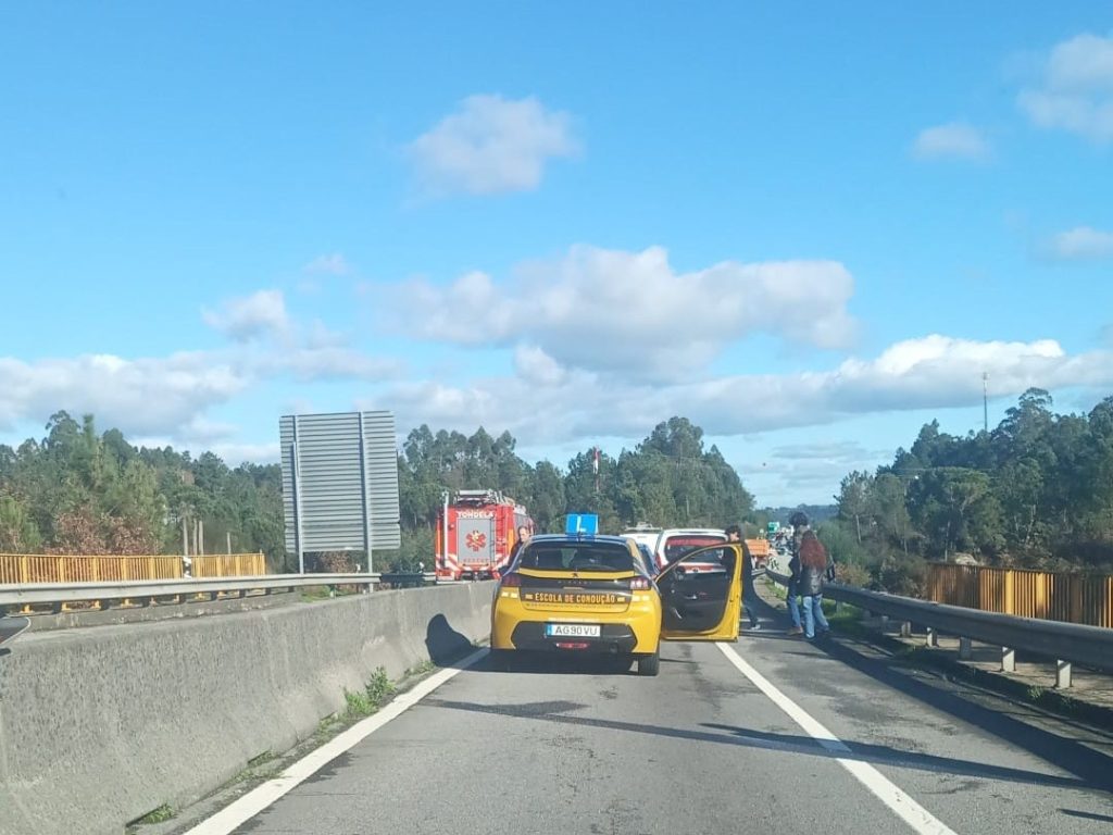  Acidente cortou IP3 na zona de São Miguel do Outeiro - Jornal do Centro