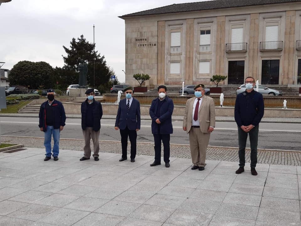  Câmara de Tondela assinala Dia do Combatente com flores no Soldado Desconhecido - Jornal do Centro
