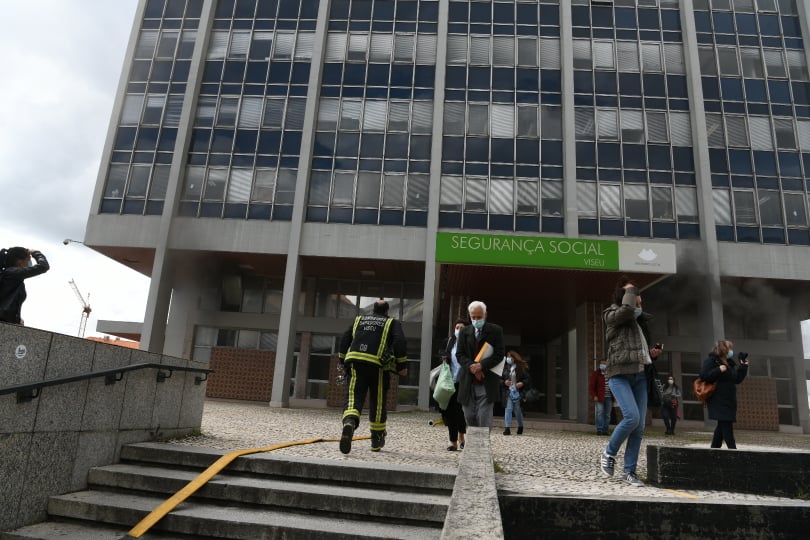  Prédio da Segurança Social evacuado por causa de incêndio - Jornal do Centro