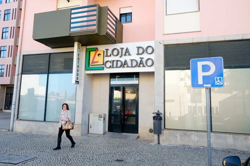  Finanças de Viseu e Cinfães encerradas por causa de reunião de trabalhadores dos impostos - Jornal do Centro